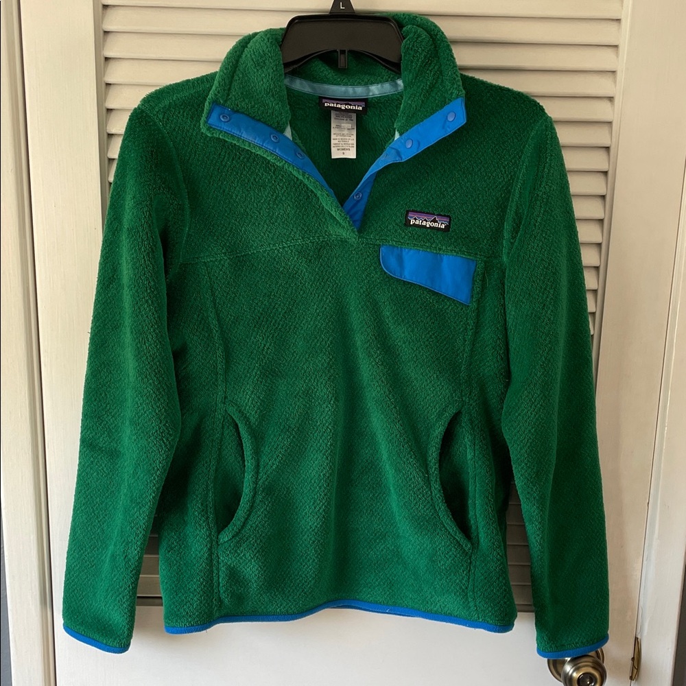 Patagonia Synchilla Green Fleece Jacket with Blue Accents and snap-T